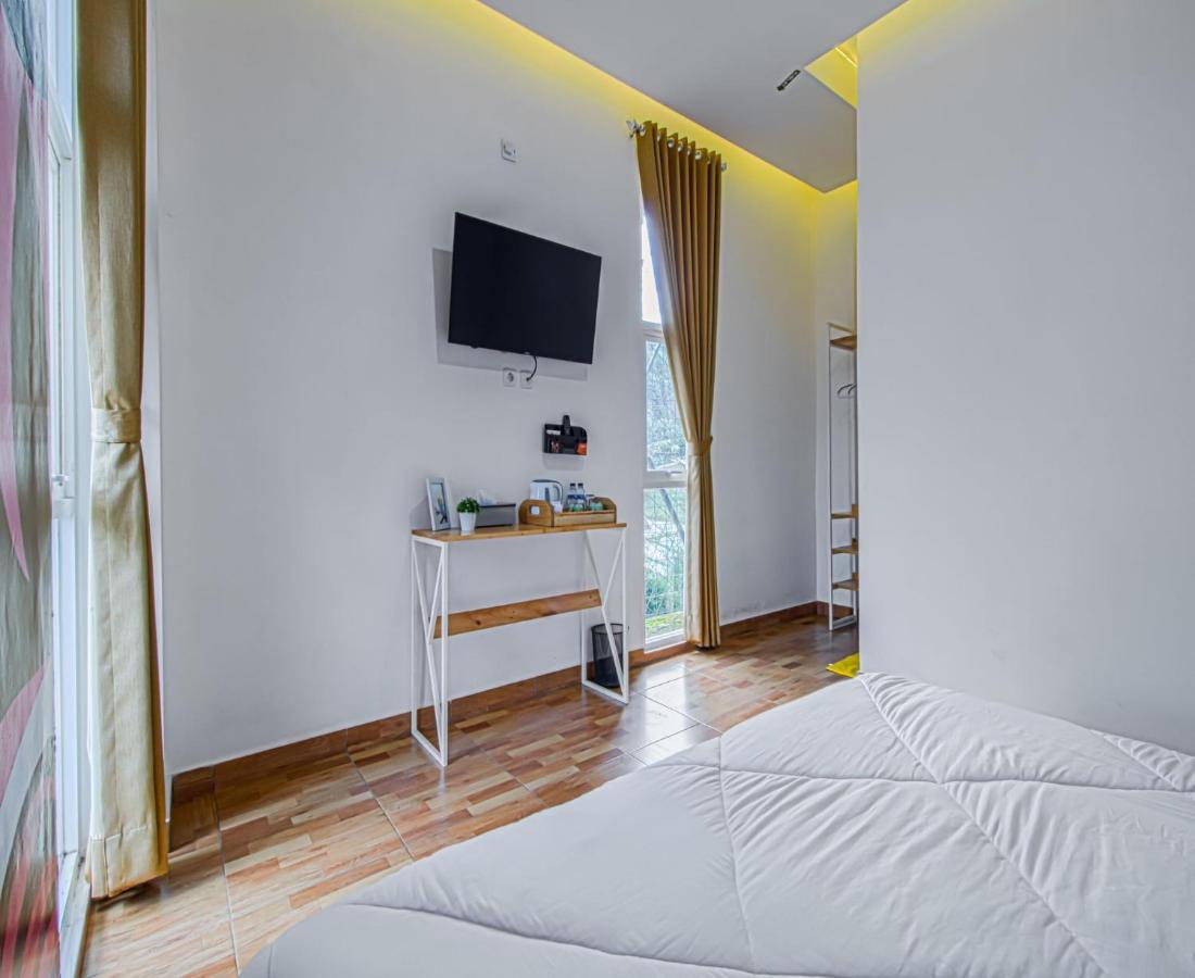 D'Journey Hotel Lembang Extérieur photo
