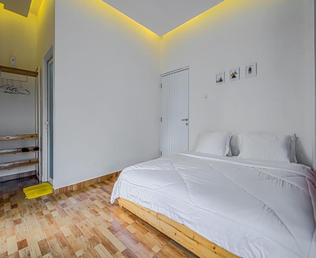 D'Journey Hotel Lembang Extérieur photo
