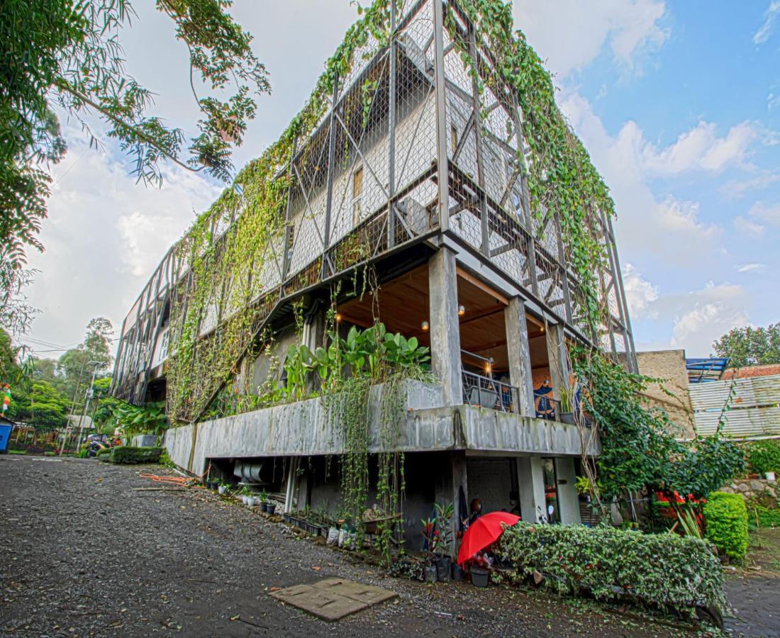 D'Journey Hotel Lembang Extérieur photo