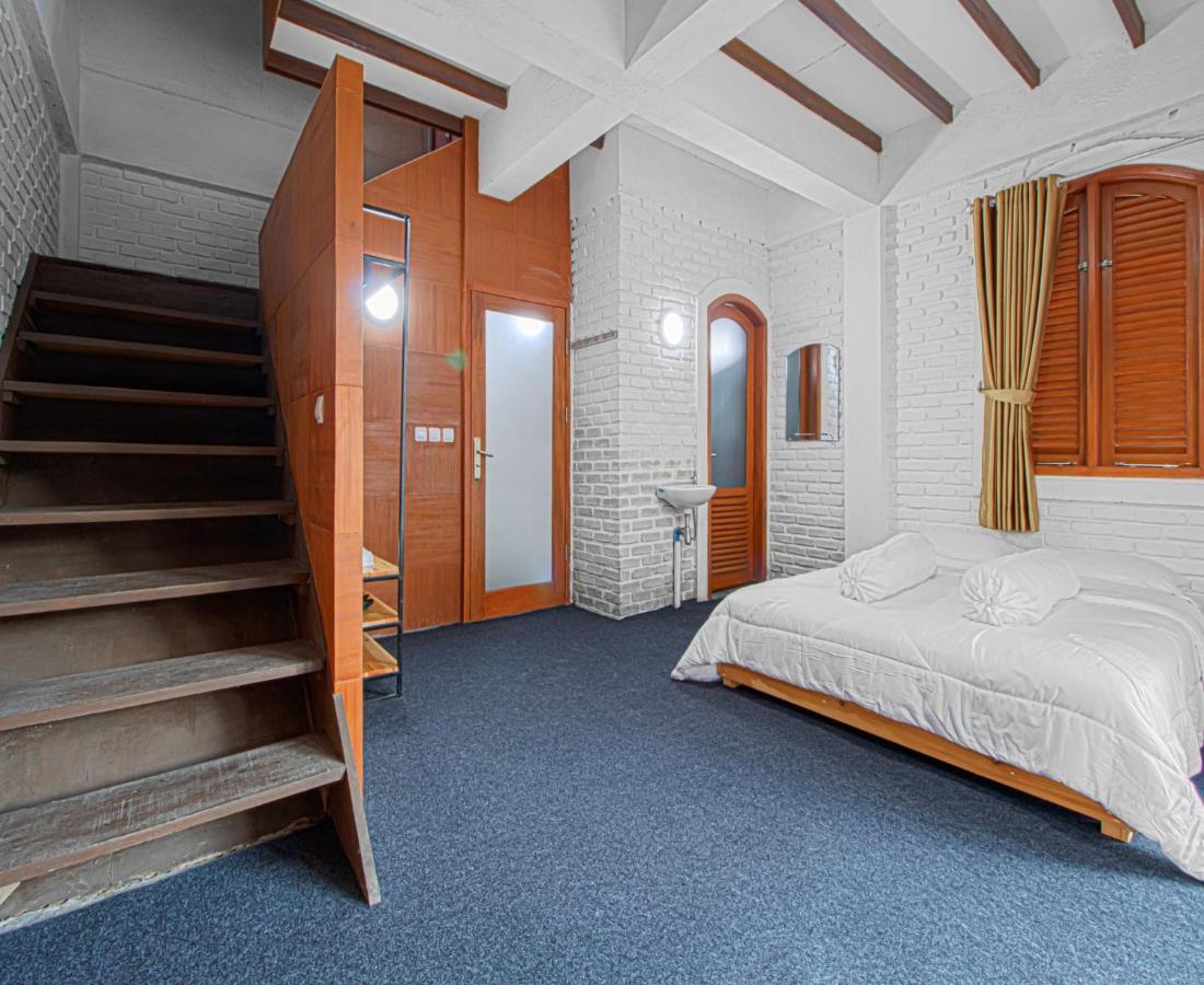 D'Journey Hotel Lembang Extérieur photo