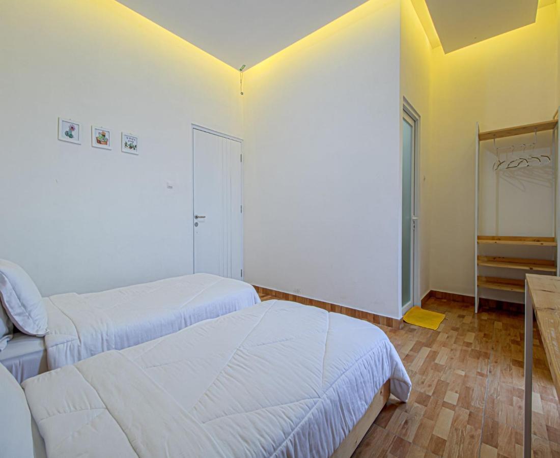 D'Journey Hotel Lembang Extérieur photo