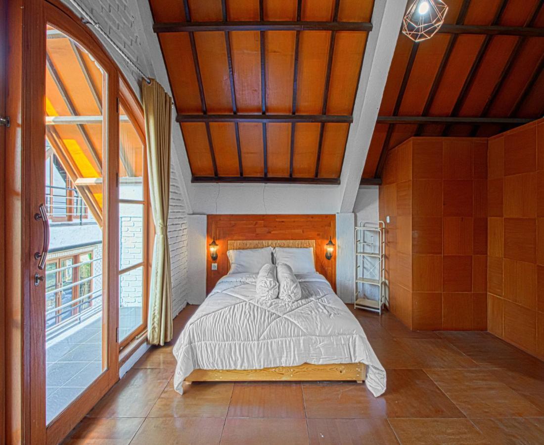 D'Journey Hotel Lembang Extérieur photo