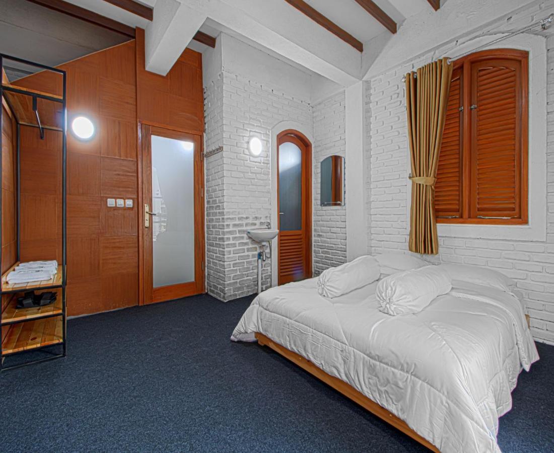 D'Journey Hotel Lembang Extérieur photo