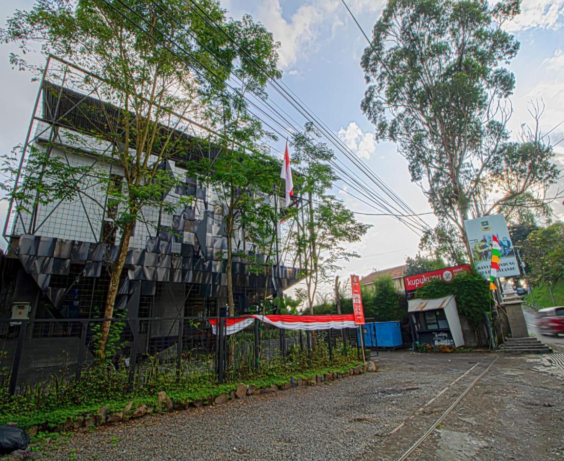 D'Journey Hotel Lembang Extérieur photo