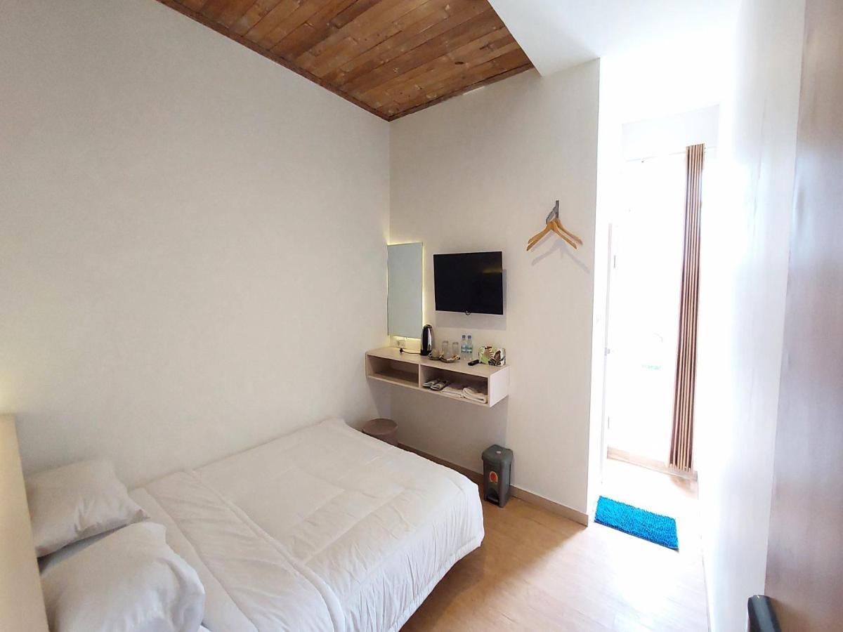 D'Journey Hotel Lembang Extérieur photo