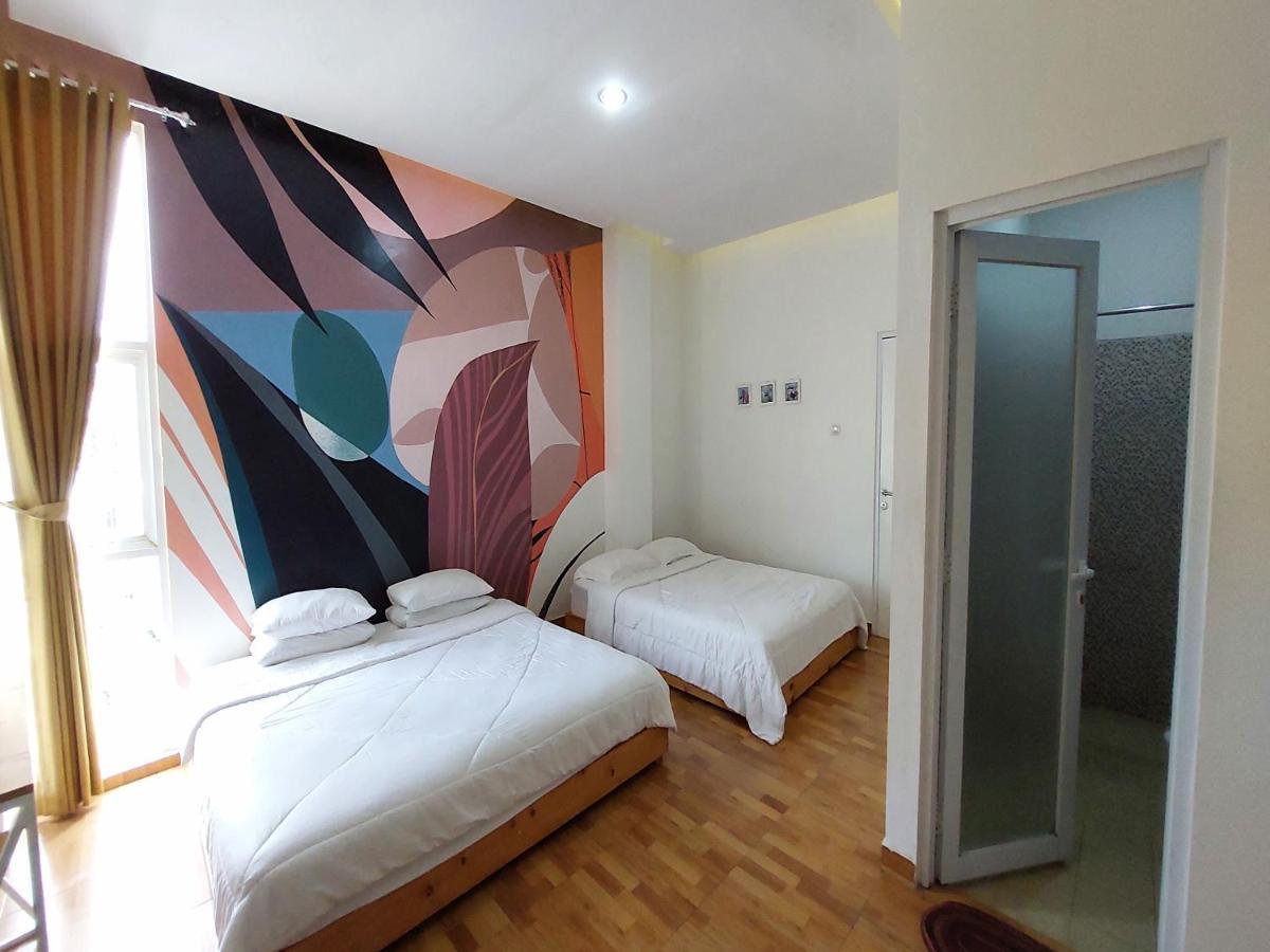 D'Journey Hotel Lembang Extérieur photo