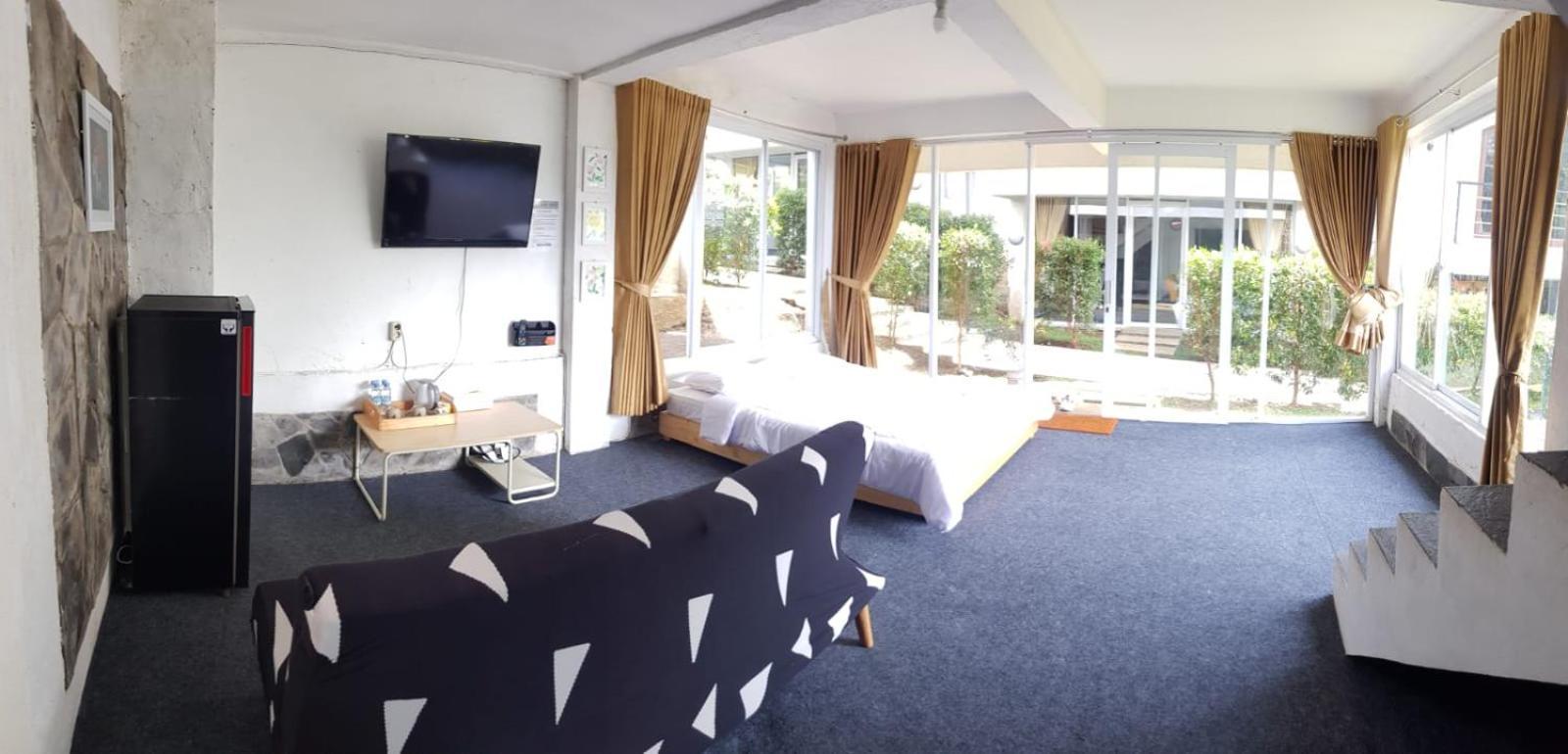 D'Journey Hotel Lembang Extérieur photo